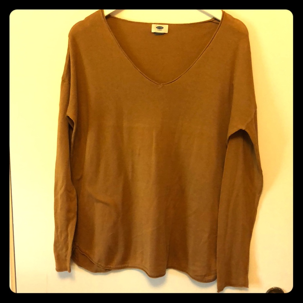 Lightweight vneck sweater
